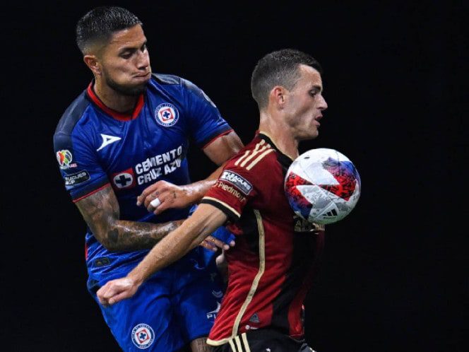 ¡Se desata polémica en partido Cruz Azul Vs Atlanta United!; árbitro no marca penal