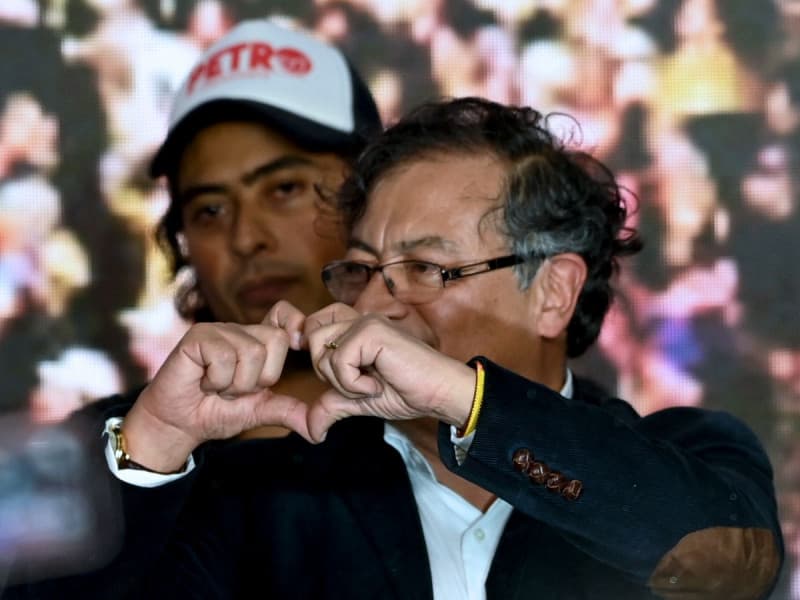 Por presunto lavado de dinero y enriquecimiento ilícito detienen al hijo del presidente de Colombia; asegura que no intervendrá en el proceso