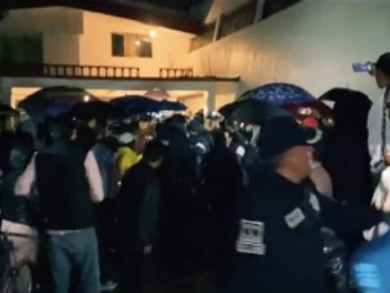 Pobladores de San Mateo Atenco intentan linchar a sacerdote por corrupto