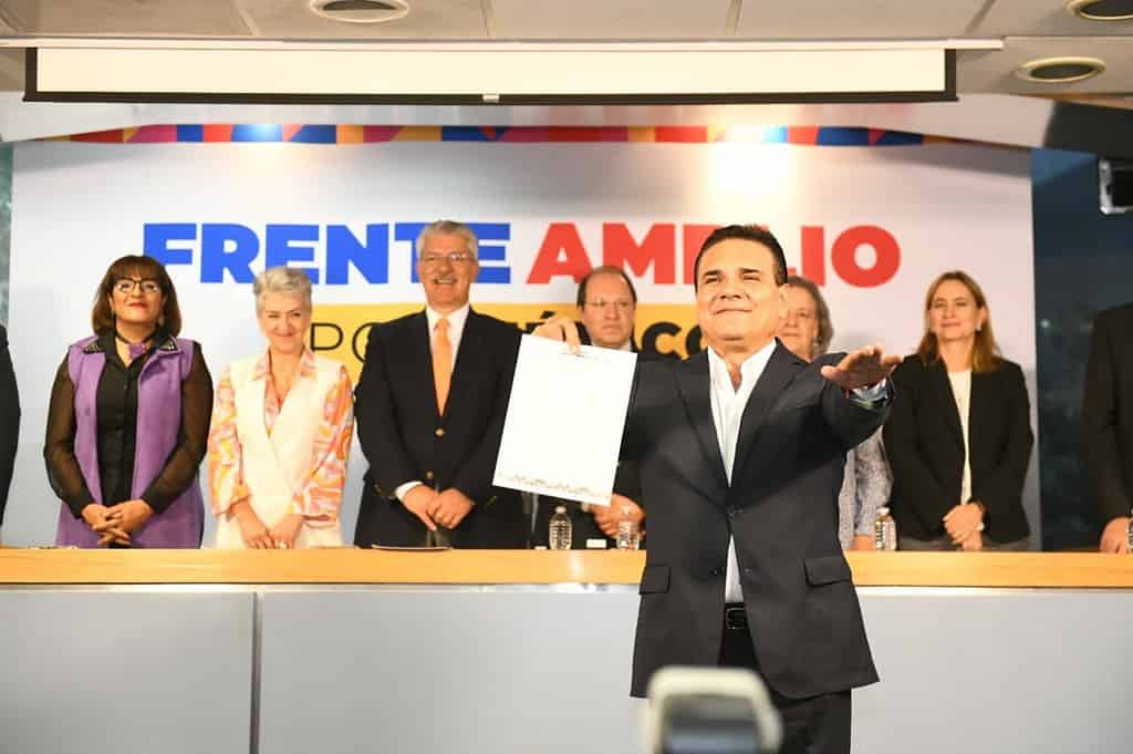 Silvano Aureoles buscará la candidatura presidencial del Frente Amplio por México