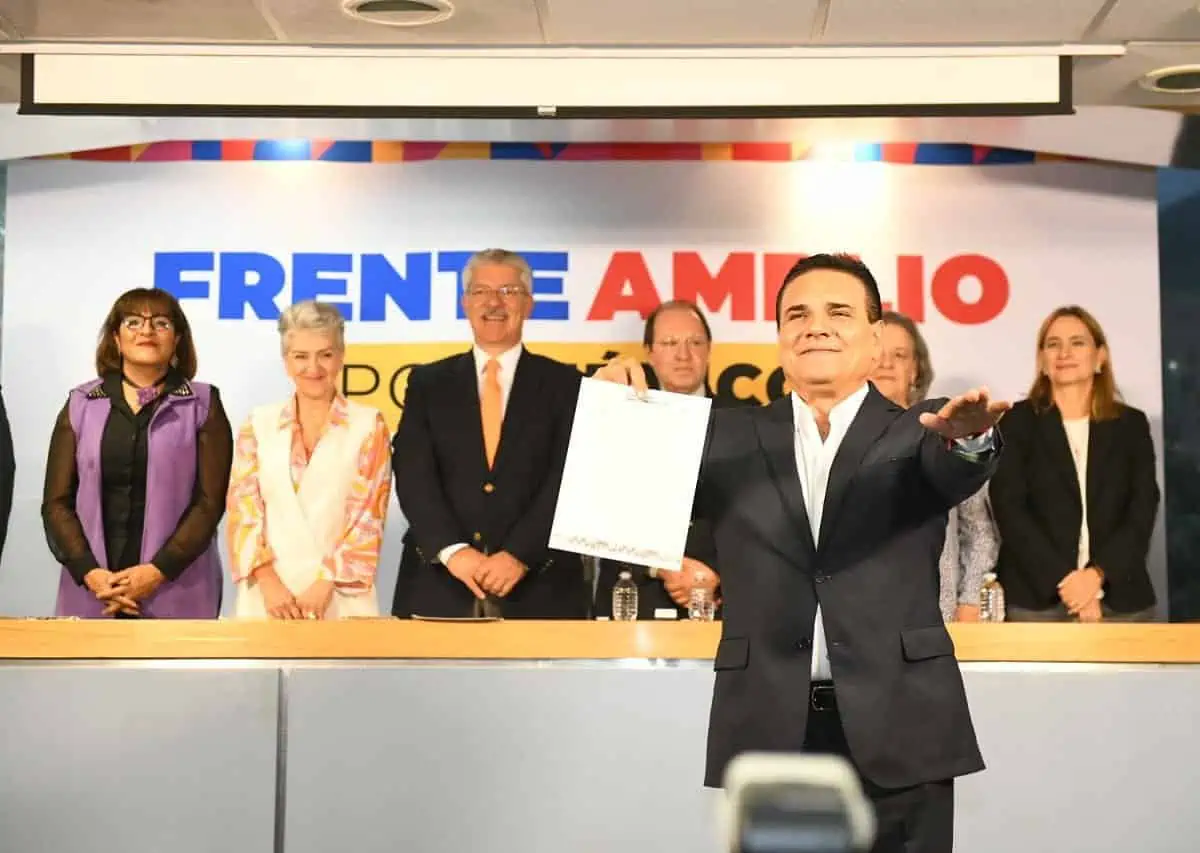 Silvano Aureoles buscará la candidatura presidencial del Frente Amplio por México