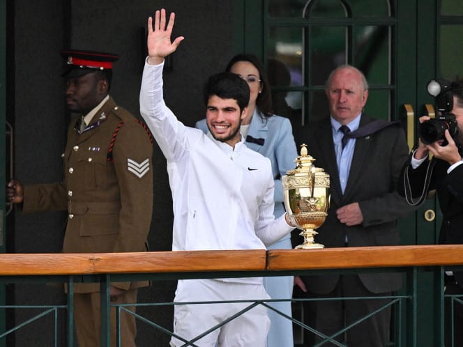 Carlos Alcaraz nuevo campeón de Wimbledon; venció al legendario Novak Djokovic