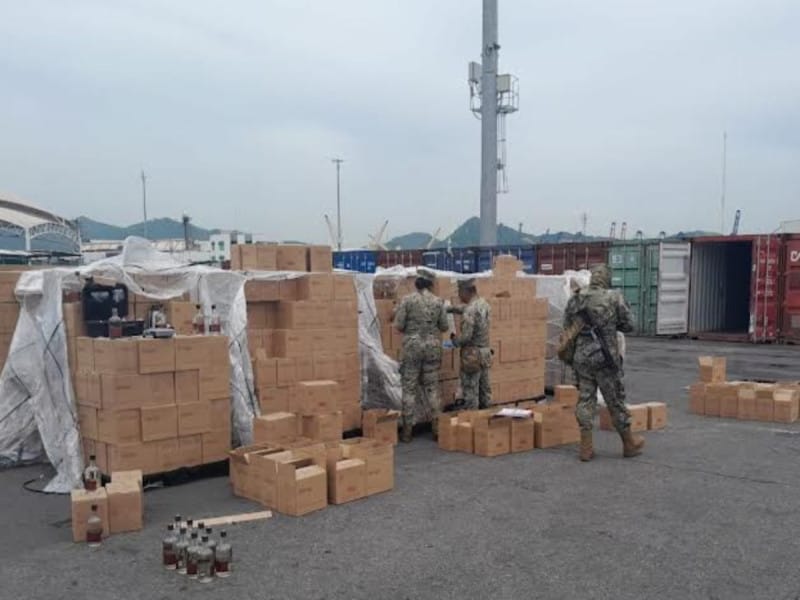 Localizan cinco toneladas de metanfetainas, intentaban pasarlas desapercibidas como botellas de mezcal