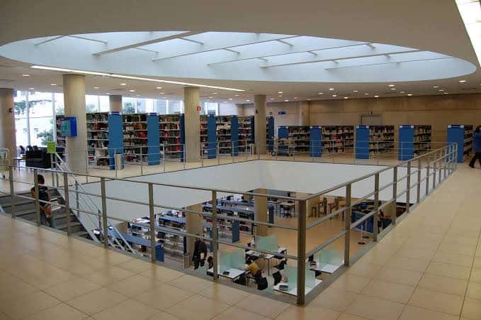 Ladrón asalta a dos estudiantes en la Facultad de Medicina de la UNAM