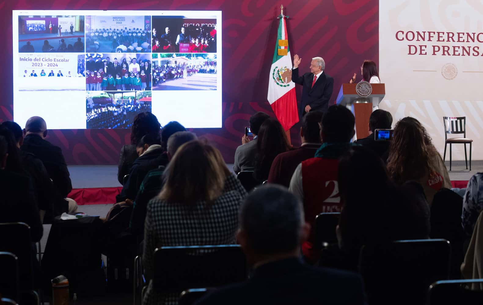 AMLO celebró el inicio del nuevo ciclo escolar