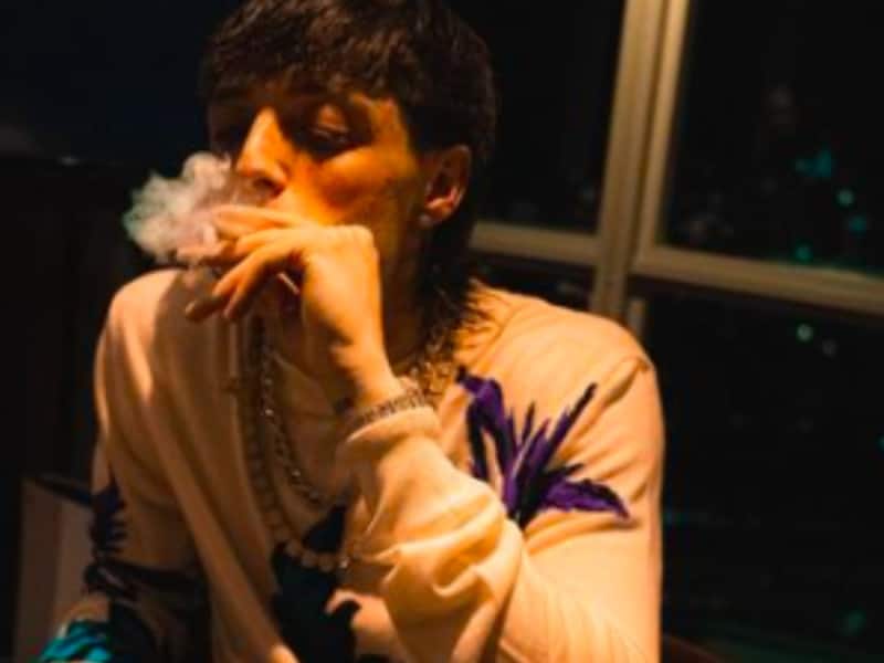 Conoce la mansión que Peso Pluma renta en Los Ángeles por 45 mil dólares