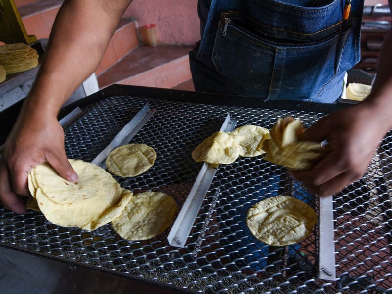 Por amenazas y extorsiones cierran tortillerías de Uruapan