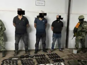En la sierra de Sinaloa es detenido grupo armado que viajaba con un arsenal