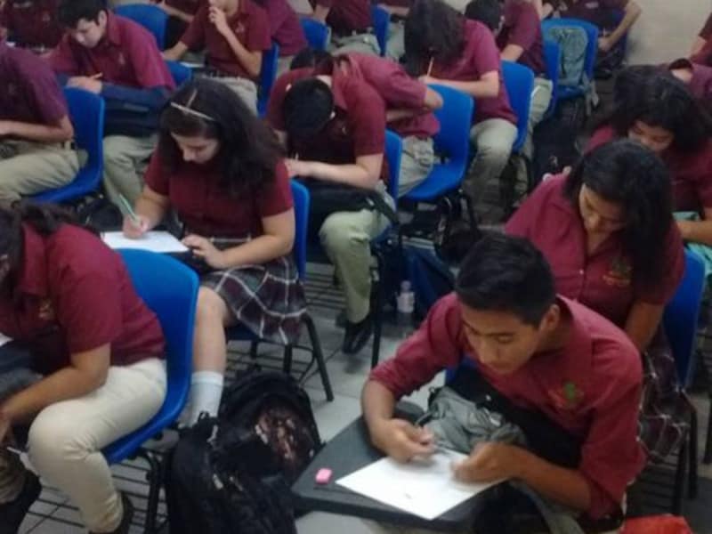 Prefecta es apuñalada por impedir la salida a estudiante de 15 años
