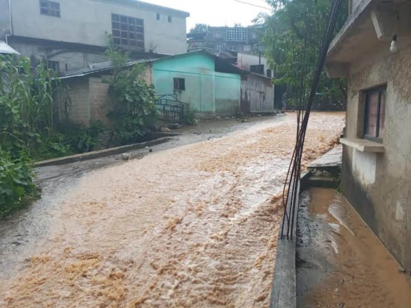 Población indígena en sierra de Oaxaca se queda incomunicada por lluvias y deslaves