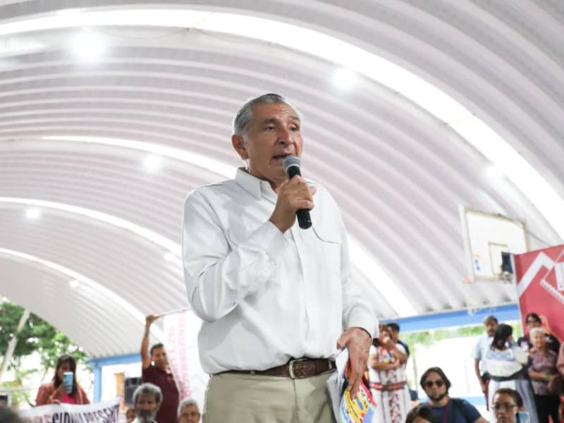 Adán Augusto dice que Vicente Fox es una chachalaca, un zángano y un flojo