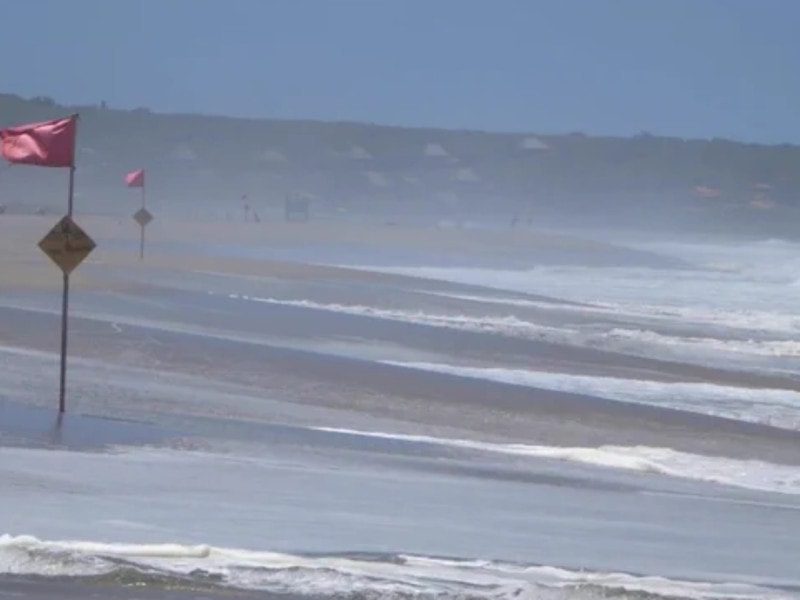 Pierde la vida al meterse a surfear en playa de Oaxaca