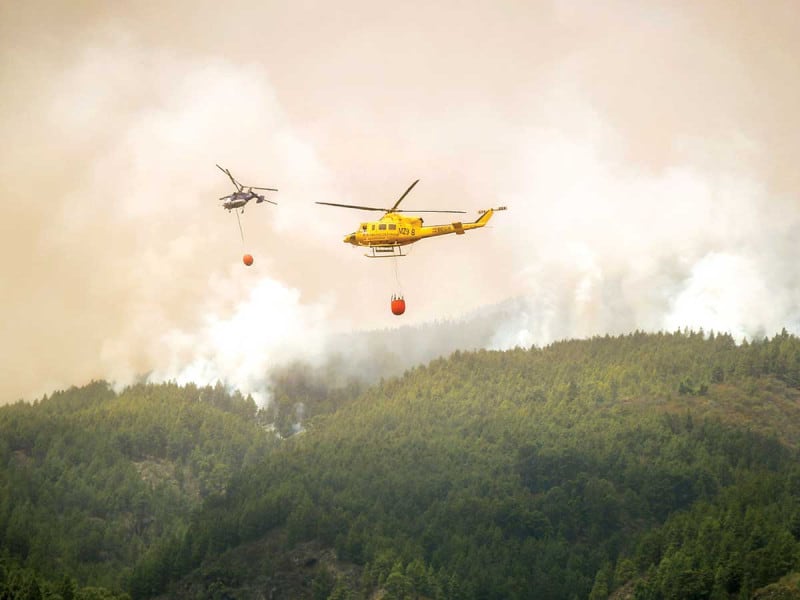 En Tenerife, España huyen del fuego 12 mil personas