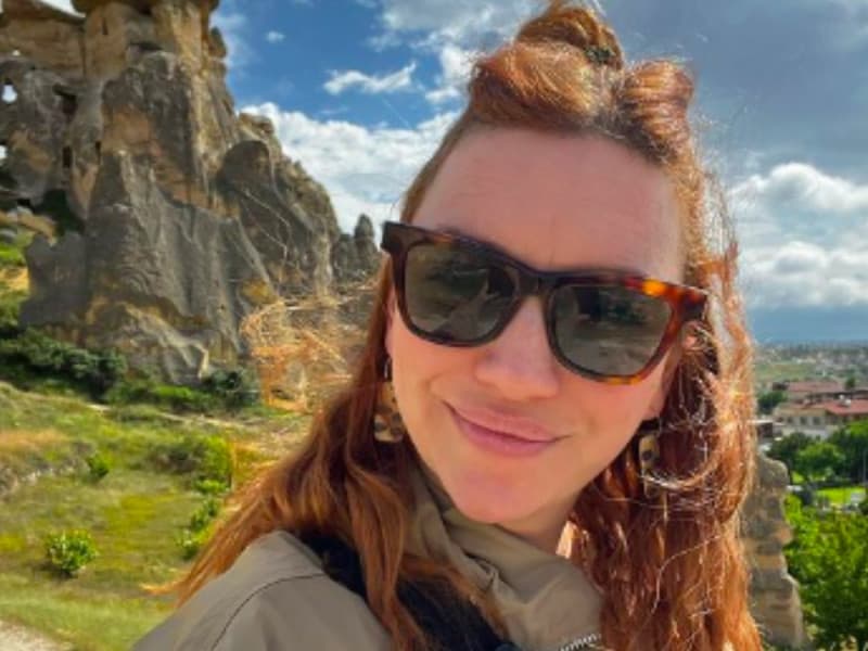 Regina Blandón abandona entrevista furiosa, cuando reportera toca el tema de la maternidad