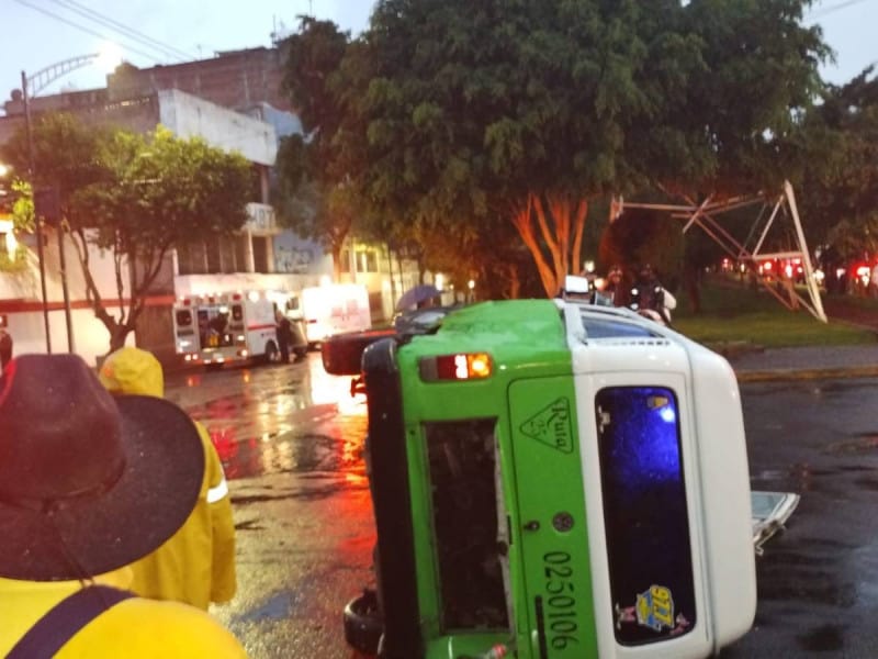 Colisión entre dos vehículos de transporte público deja 7 heridos en Iztacalco
