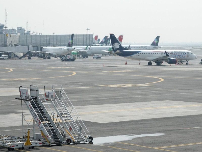 Alertan sobre cancelación masiva de vuelos por reducción de operaciones en AICM