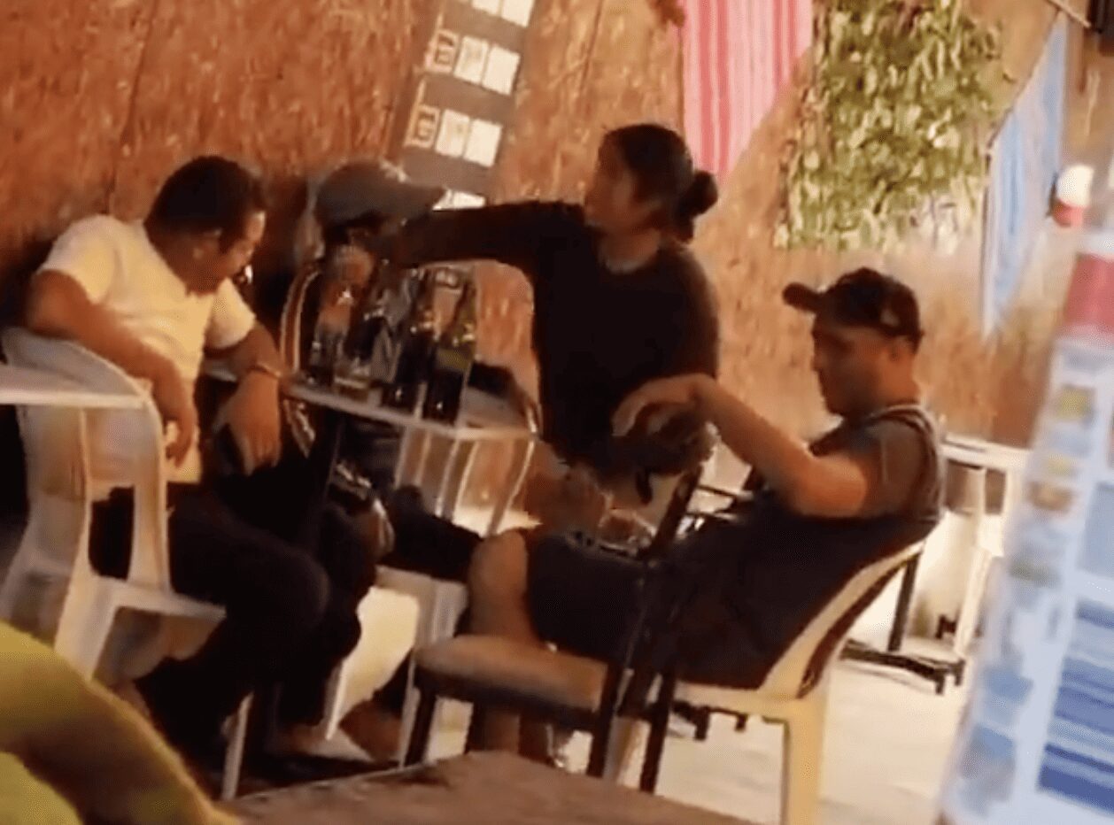 Mujer le rompe botella en la cabeza a su marido