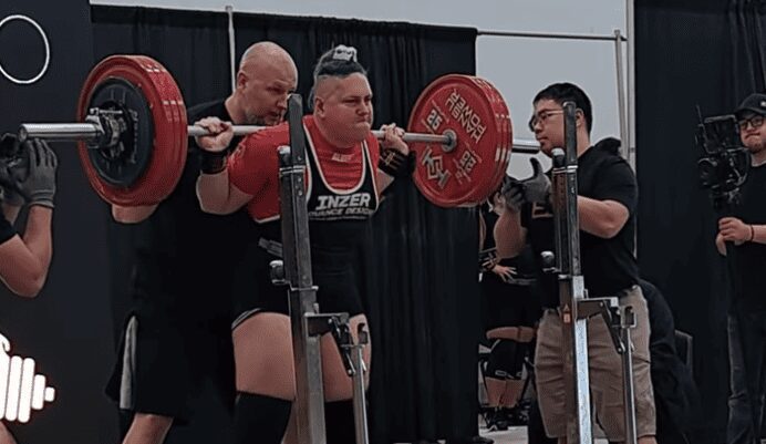 En Canadá mujer transgénero rompe récord de levantamiento de pesas en categoría femenil