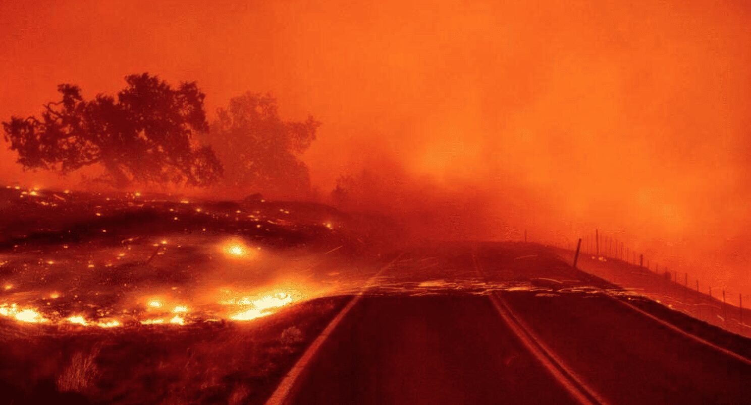 Evacuan Yellowknife, Canadá, tras incendios forestales