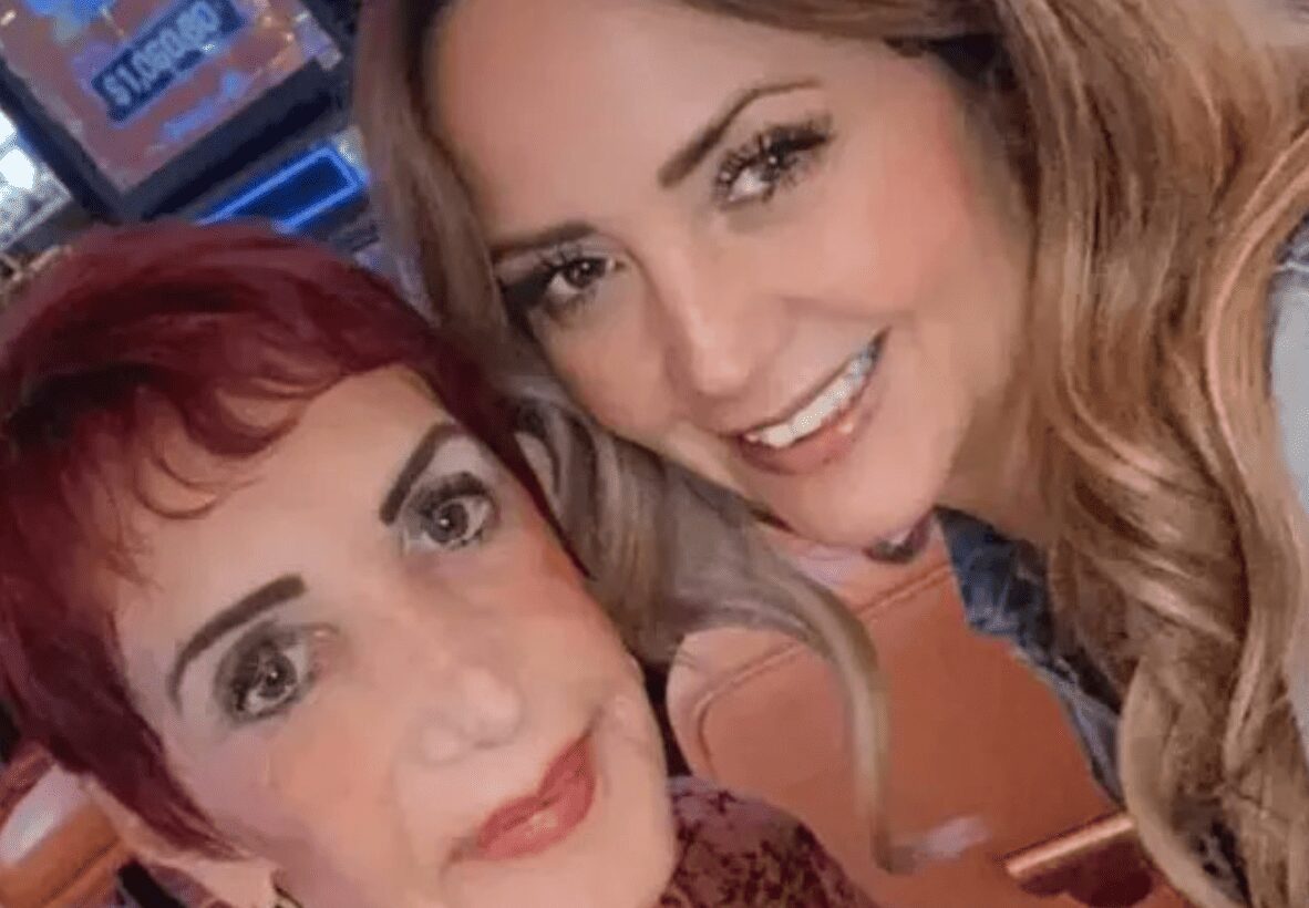Andrea Legarreta, revela que su mamá murió dormida