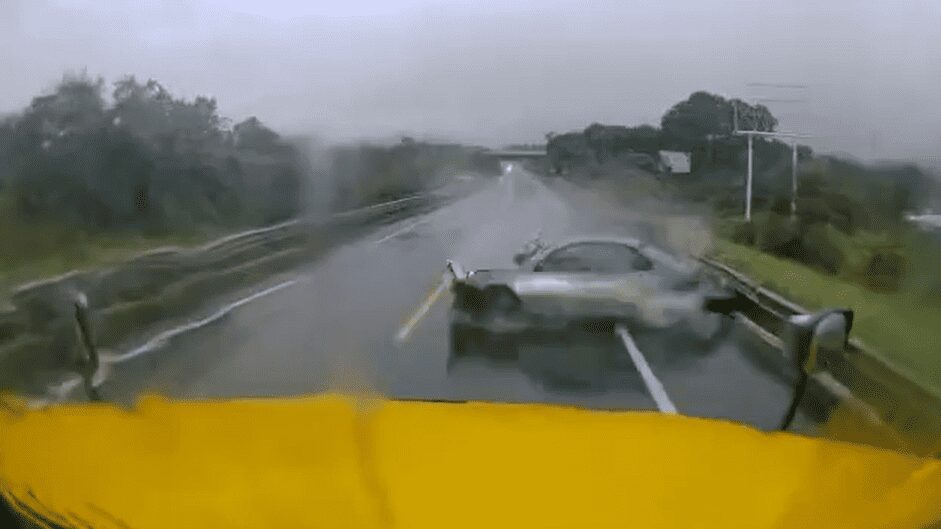 Tres personas pierden la vida en un choque en la autopista Siglo XXI