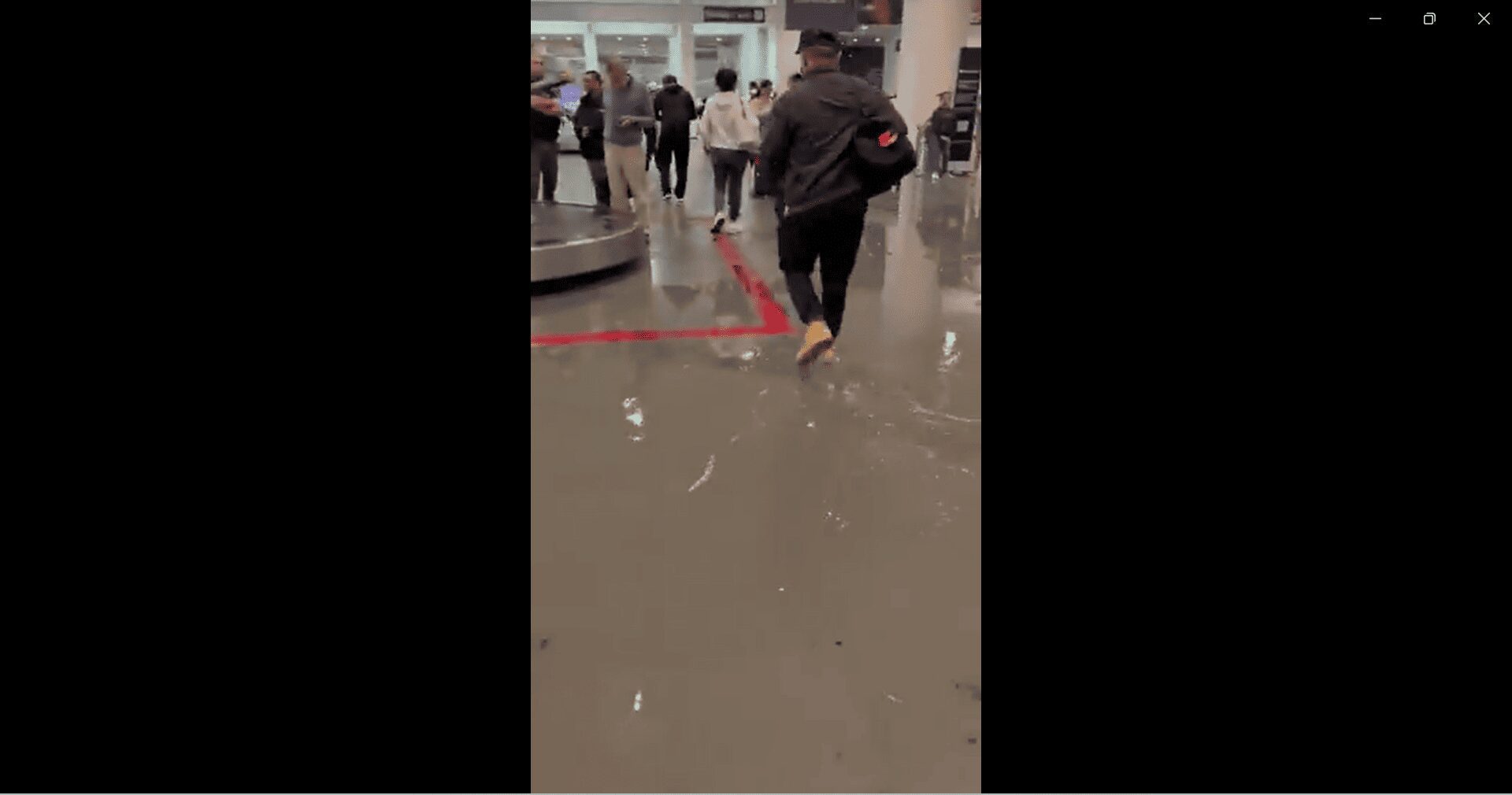 Activan alerta roja por lluvias en CDMX; hay inundaciones en el AICM