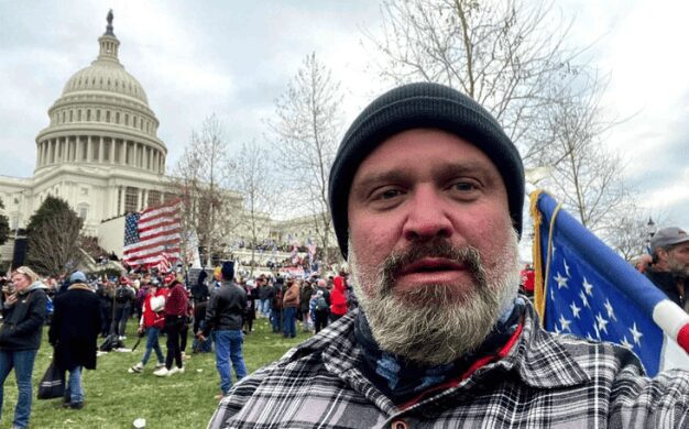 Por el asalto al Capitolio, condenan a 17 años de cárcel a exlíder de Proud Boys