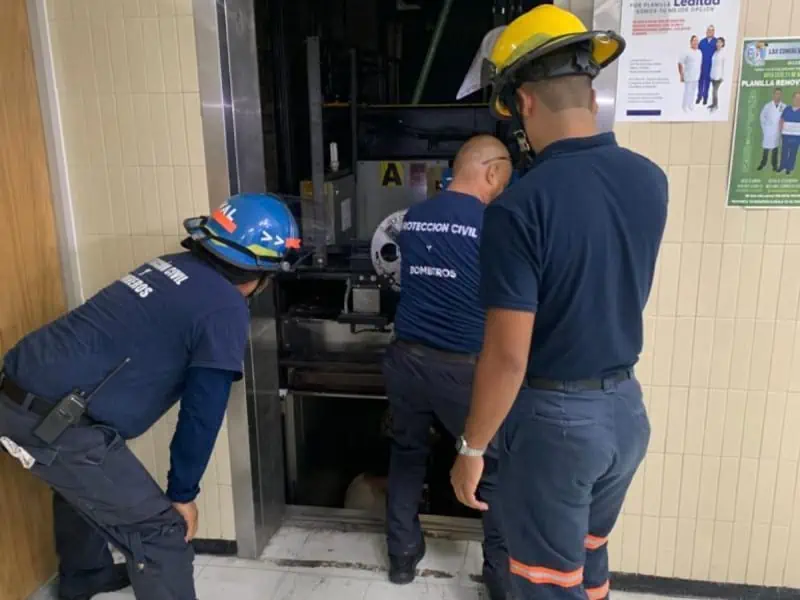 Pacientes del IMSS en Coahuila quedan atrapados en un elevador por más de tres horas