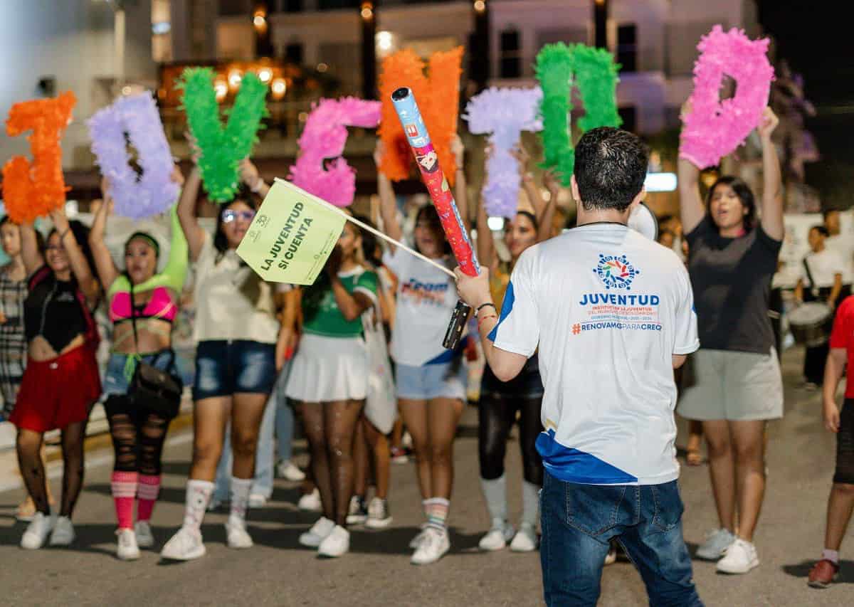 En Playa del Carmen inauguran el Mes de la Juventud con un exitoso desfile