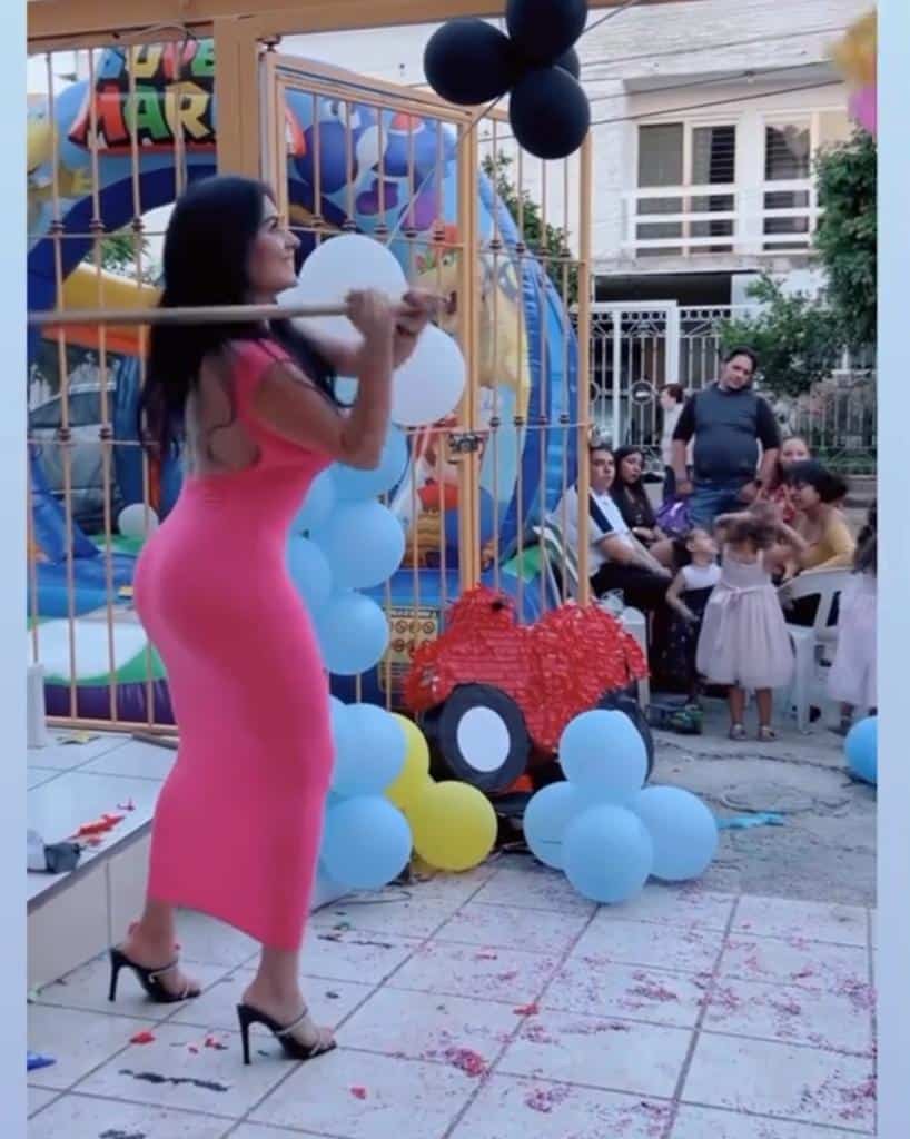 Madrina de piñata le roba fiesta a cumpleañera