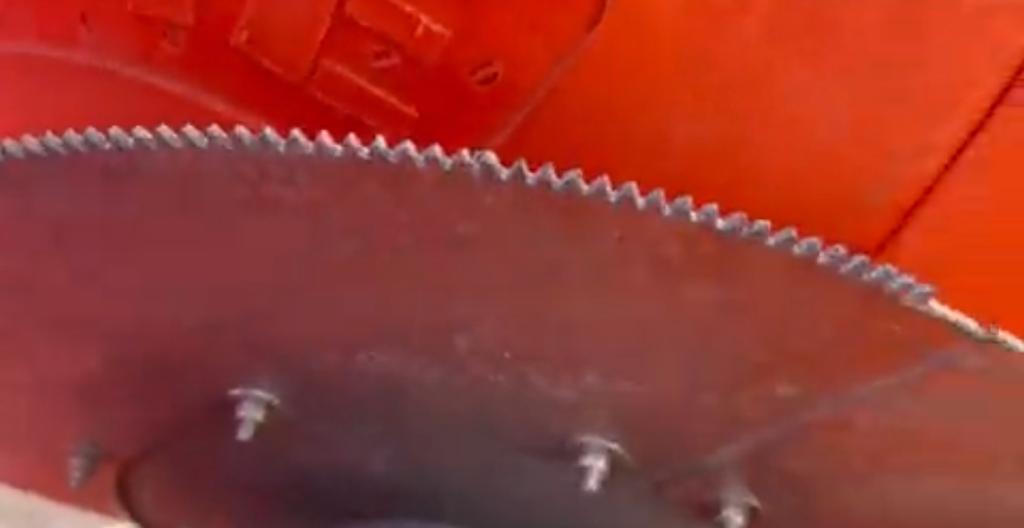 Motosierras en boyas dentro del Río Bravo para impedir paso de migrantes