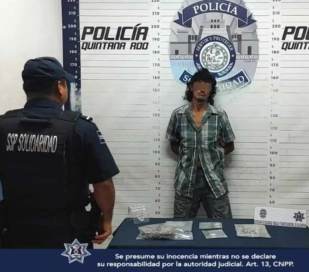Policías municipales de Solidaridad detienen a tres hombres con drogas