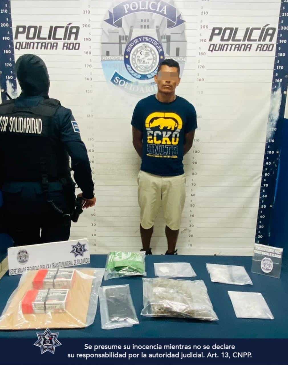 Policías detienen a hombre con droga y cartuchos en Playa del Carmen