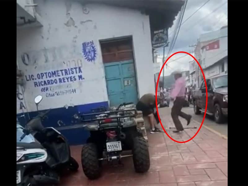 En EDOMEX, sujeto agrede a hombre en bastón