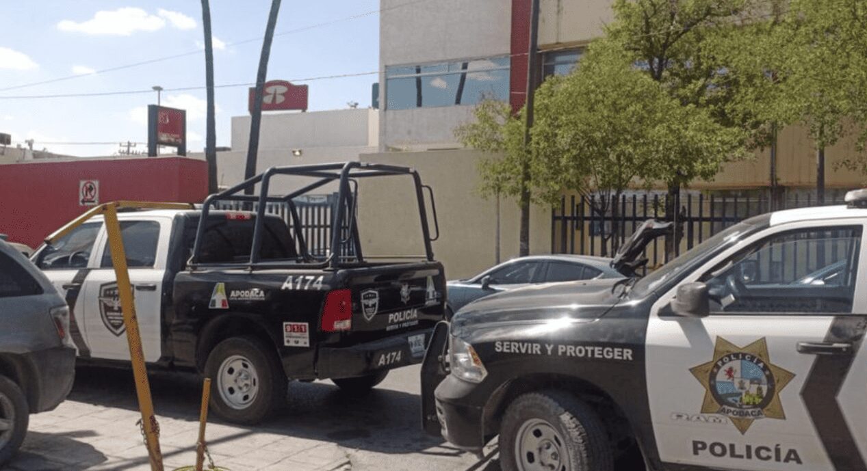 Va al trabajo de su esposa enfermera para acuchillarla en una clínica, en Nuevo León