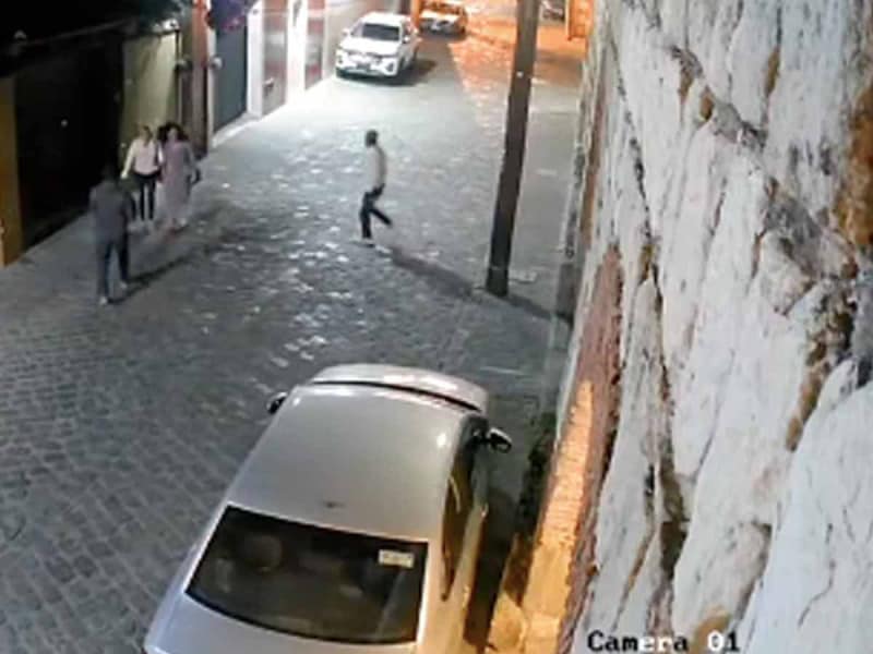 Mujeres son asaltadas por un par de ladrones en Oaxaca y queda grabado en video