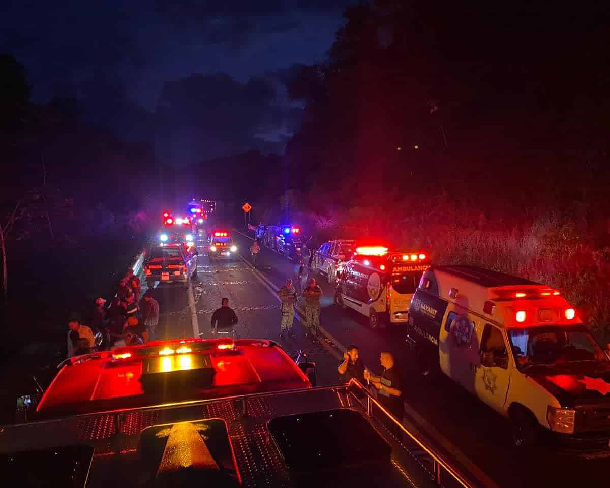 Se registran 15 muertos en Nayarit tras volcadura de autobús