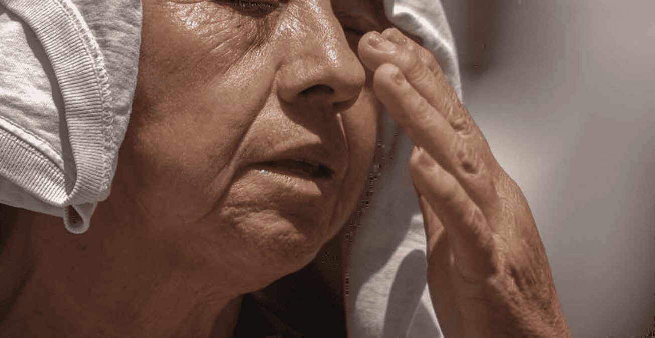 Una mujer de edad avanzada en Chiapas es detenida y desposeída de su vivienda; se le imputa el cargo de practicar brujería