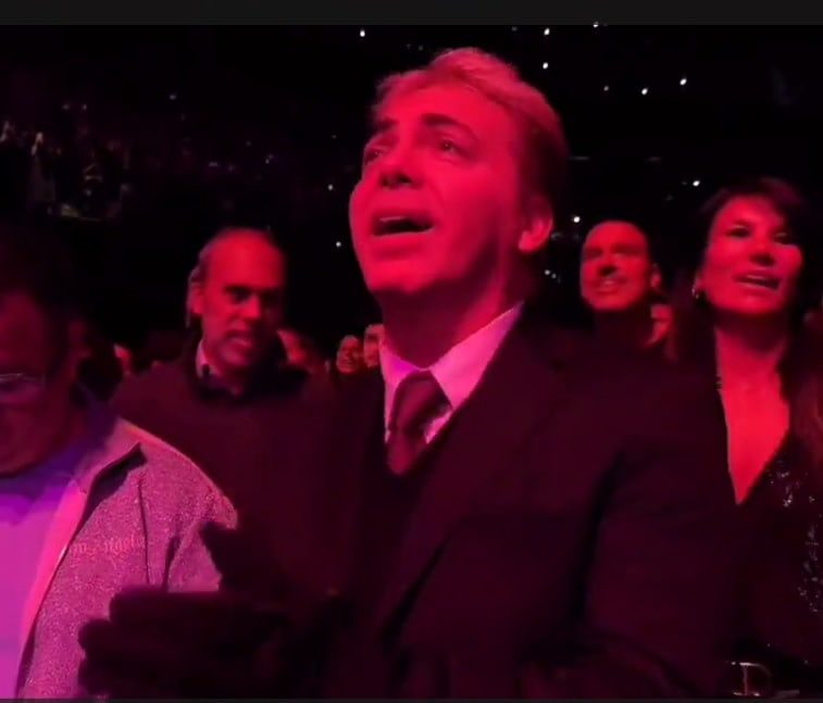 Cristian Castro tampoco se lo perdió y disfrutó, en primera fila, del último concierto del Sol en Argentina