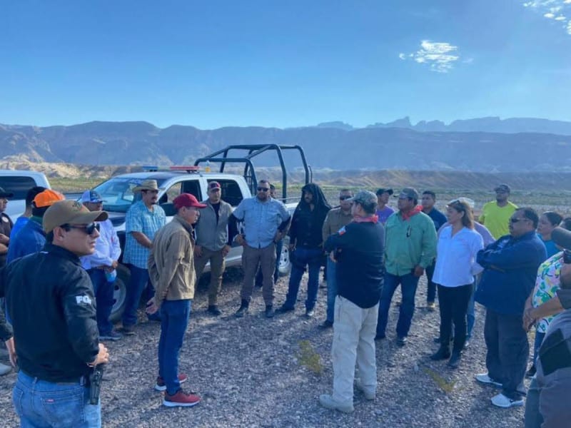 En el desierto de Coahuila, localizan a dos jóvenes sin vida