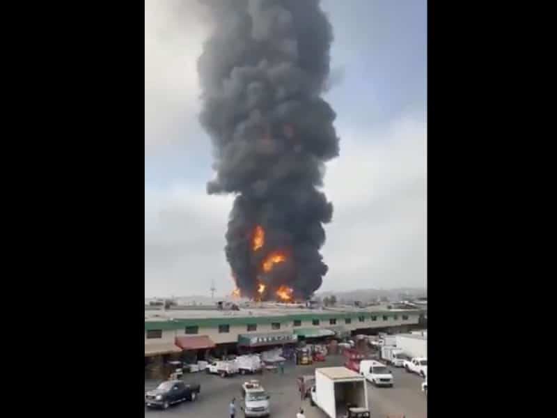 Fábrica de químicos se incendia en Chicoloapan; intervinieron bomberos de distintos municipios para sofocar el fuego