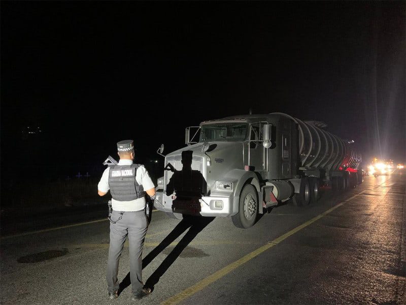 Por no traer el cinturón de seguridad mientras conducía, GN descubre huachicol en Matamoros; el conductor transportaba hidrocarburos de dudosa procedencia