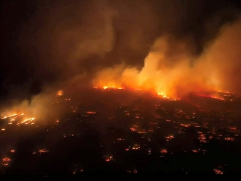 Incendios forestales cobran al menos seis vidas en Hawái