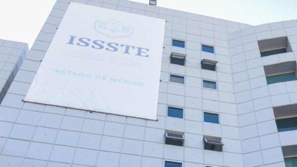 AMLO anuncia que el Centro de Convenciones abandonado en Acapulco, será un nuevo hospital del ISSSTE