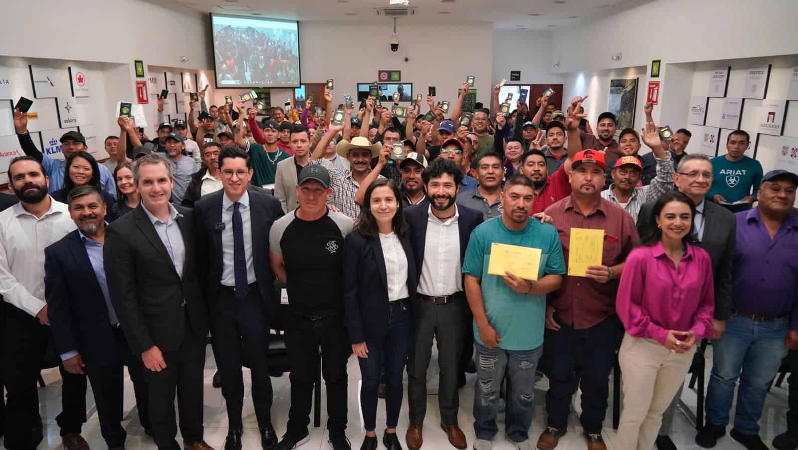 Más de 24 mil jornaleros agrícolas mexicanos ya trabajan en Canadá