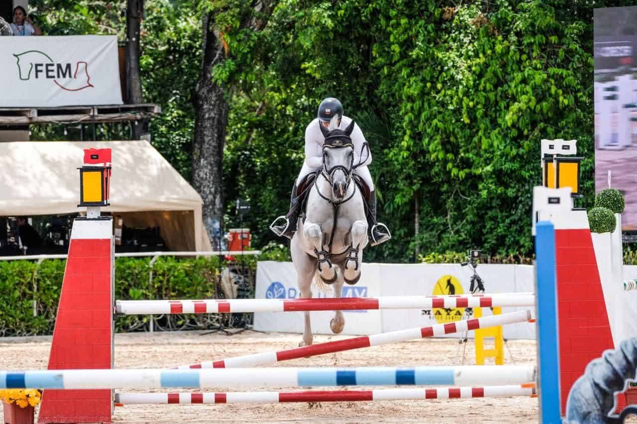Arturo Parada conquista el gran premio de la Copa Internacional CSI2* Hípica Salazar