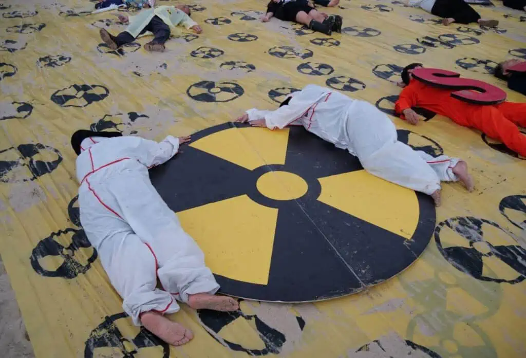 Protestan en China y Corea del Sur tras vertido de aguas de la planta nuclear de Fukushima