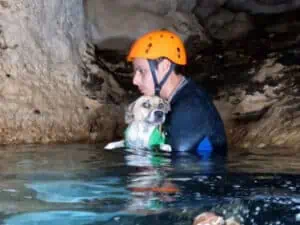Shakira es rescatada por buzos en cenote de Yucatán, llevaba varios días sin comer