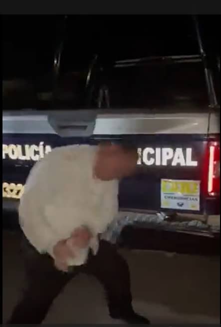¿Una brillante idea o idiotez extrema?, hombre detenido se golpea así mismo para culpar a policías, pero olvidó un pequeño detalle…