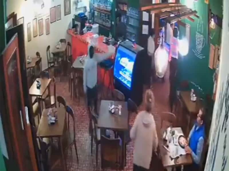 Captan en vídeo el asalto a un restaurante en un Pueblo Mágico de Veracruz